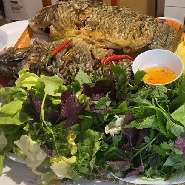 Cách làm Cách làm cá chép chiên giòn cuốn bánh tráng thơm ngon hấp dẫn dễ làm Hình ảnh món Cách làm cá chép chiên giòn cuốn bánh tráng thơm ngon hấp dẫn dễ làm - Công thức nấu ăn chi tiết