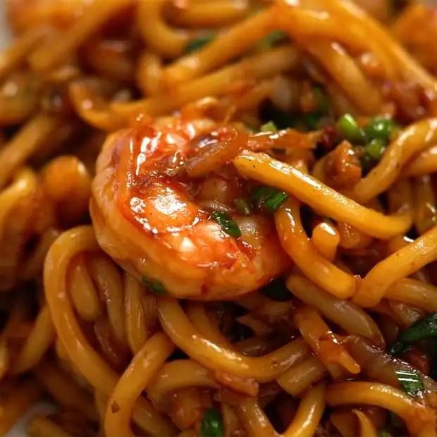 Cách làm Cách làm mì udon xào tôm thơm lừng hấp dẫn dễ làm tại nhà Hình ảnh món Cách làm mì udon xào tôm thơm lừng hấp dẫn dễ làm tại nhà - Công thức nấu ăn chi tiết