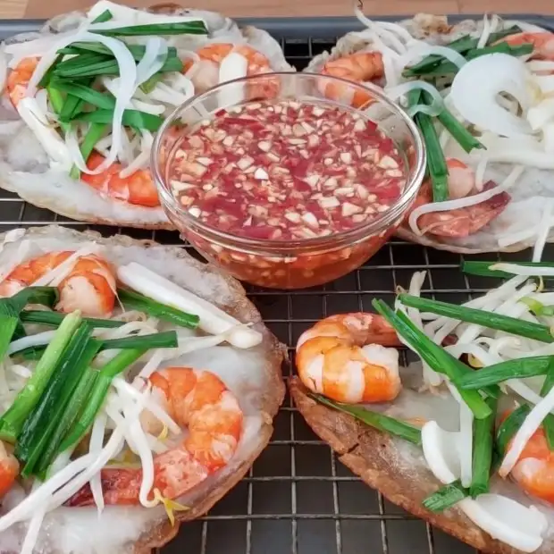 Cách làm Cách làm bánh xèo Bình Định nhân tôm mực giòn dai hấp dẫn đơn giản tại nhà Hình ảnh món Cách làm bánh xèo Bình Định nhân tôm mực giòn dai hấp dẫn đơn giản tại nhà - Công thức nấu ăn chi tiết