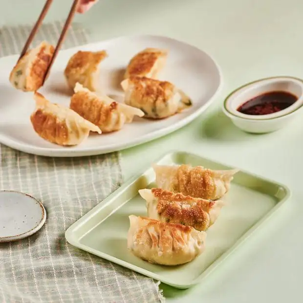 Cách làm Cách làm mandu chiên nước siêu đơn giản chỉ với chảo chống dính Hình ảnh món Cách làm mandu chiên nước siêu đơn giản chỉ với chảo chống dính - Công thức nấu ăn chi tiết