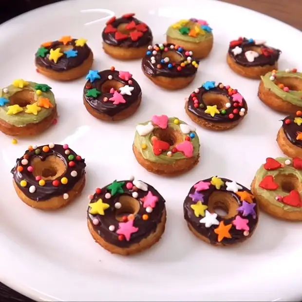 Hình ảnh món Cách làm bánh donut mini đáng yêu, thơm ngon ăn hoài không ngán - Công thức nấu ăn chi tiết