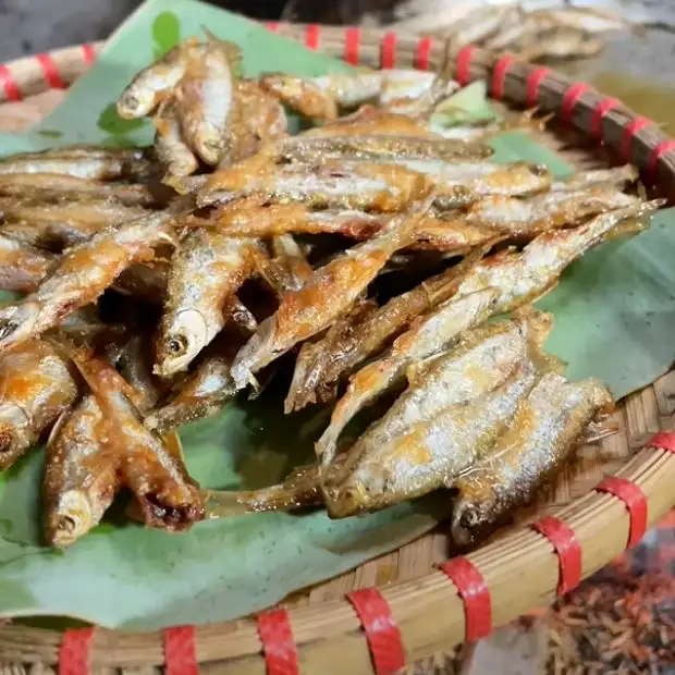 Cách làm Cách làm cá mương chiên giòn rụm bằng chảo nhôm cho bữa cơm giản dị Hình ảnh món Cách làm cá mương chiên giòn rụm bằng chảo nhôm cho bữa cơm giản dị - Công thức nấu ăn chi tiết