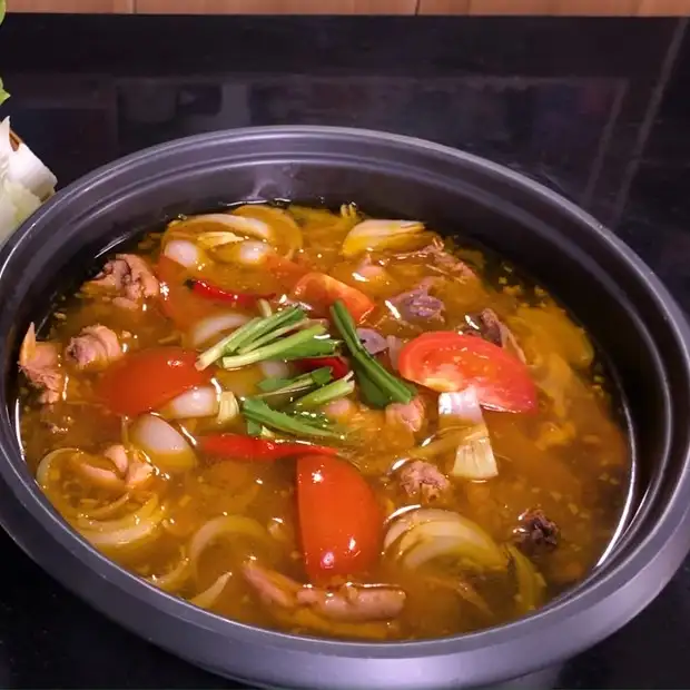 Cách làm 3 Cách nấu lẩu gà chua cay thơm ngon, hít hà ngày mưa lạnh Hình ảnh món 3 Cách nấu lẩu gà chua cay thơm ngon, hít hà ngày mưa lạnh - Công thức nấu ăn chi tiết