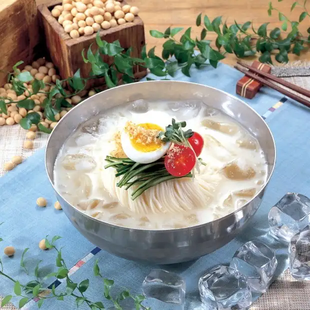 Cách làm Cách làm mì lạnh sữa đậu nành (Kongguksu) Hàn Quốc thơm ngon chuẩn vị Hình ảnh món Cách làm mì lạnh sữa đậu nành (Kongguksu) Hàn Quốc thơm ngon chuẩn vị - Công thức nấu ăn chi tiết